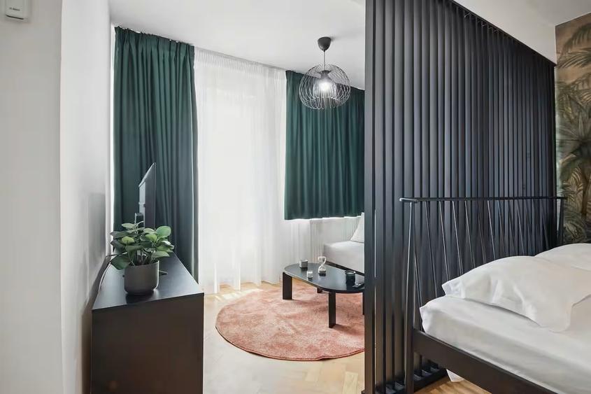 Apartament cu 3 camere decomandat în P-ța Romană