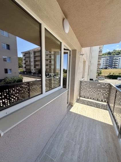 Apartament cu 5 camere semidecomandat în Central