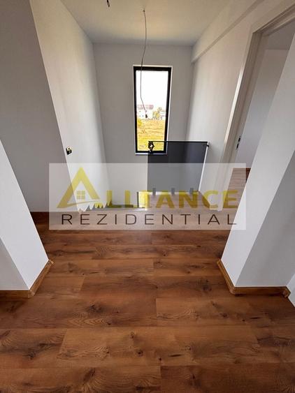 Casă individuală cu 4 camere cu Canalizare în Berceni