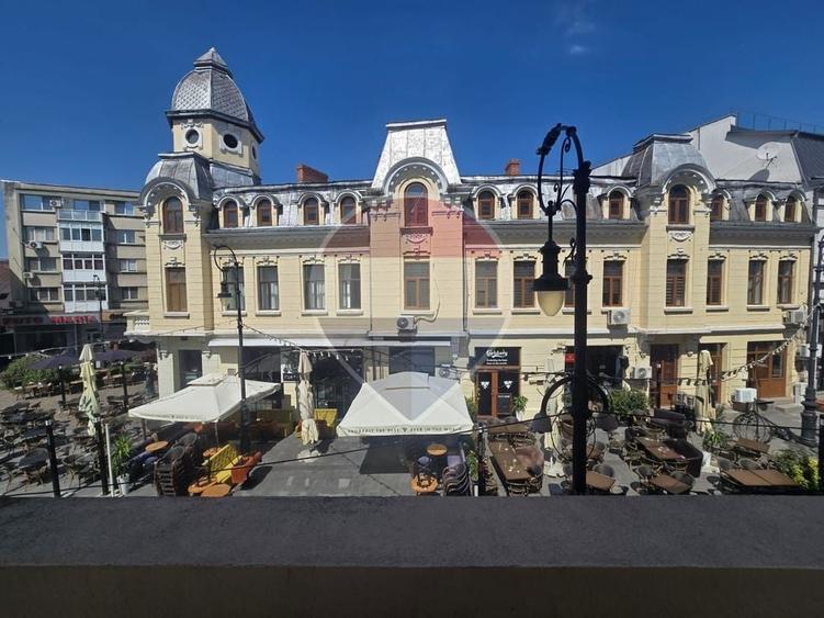 Apartament cu 6 camere semidecomandat în Central