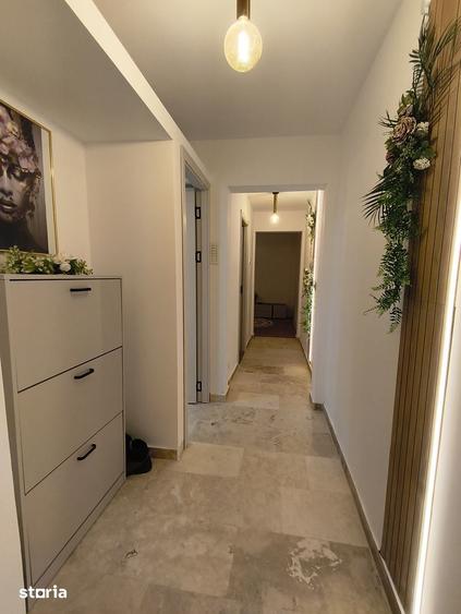 Apartament cu 3 camere semidecomandat în Casa de Cultură