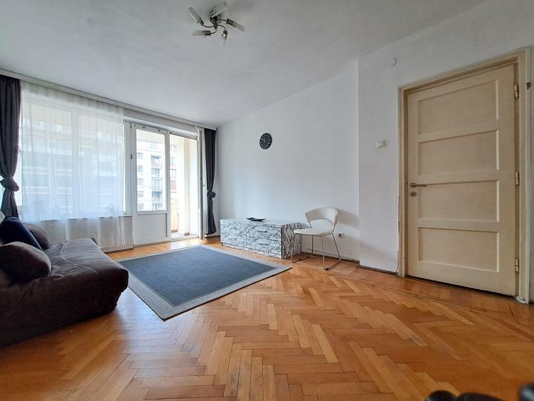 Apartament cu 2 camere semidecomandat în P-ța Romană