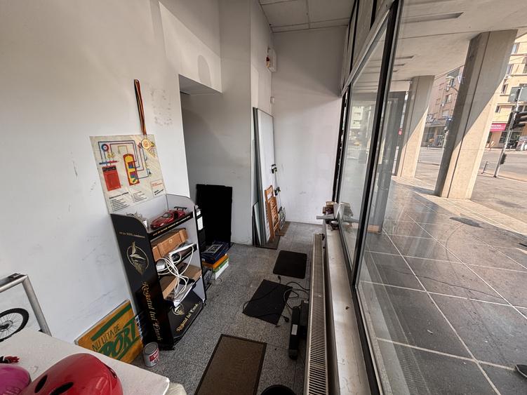Spațiu comercial, de 9.6000003814697 mp, în Sala Palatului
