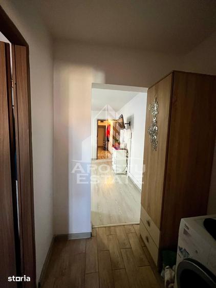 Apartament cu 3 camere semidecomandat în UMT