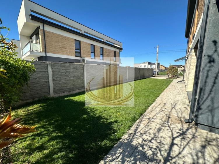Duplex cu 5 camere cu Canalizare în Dumbrăvița