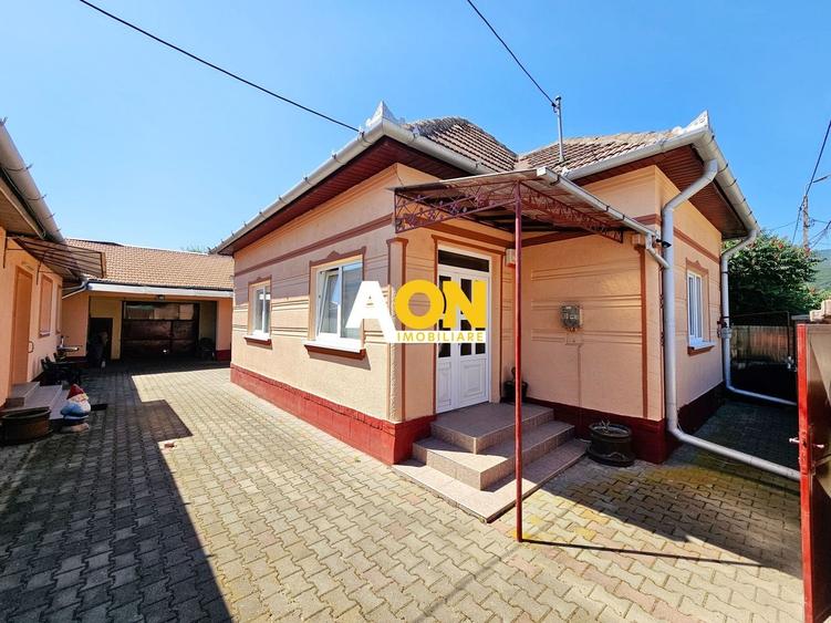 Casă individuală cu 4 camere cu Canalizare în Micești
