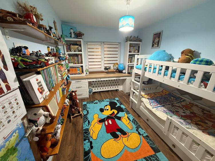 Apartament cu 3 camere decomandat în Nicolina
