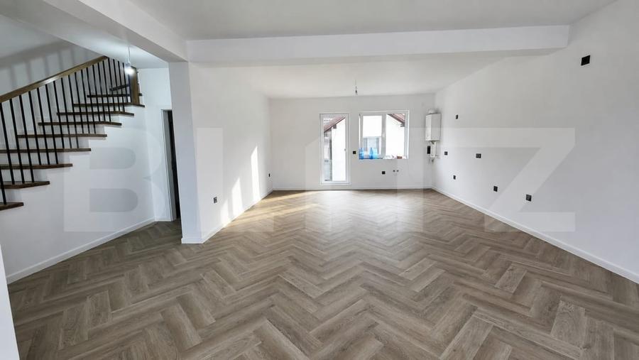 Duplex cu 4 camere cu Canalizare în Industrială