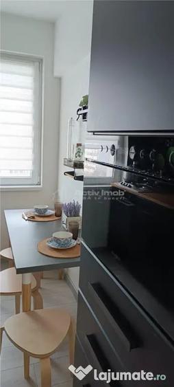 Apartament cu 3 camere semidecomandat în 1 Mai