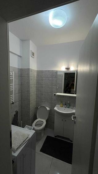 Apartament cu 2 camere semidecomandat în Roșu