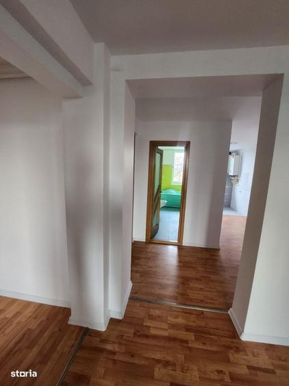 Apartament cu 3 camere decomandat în Nazărioaia
