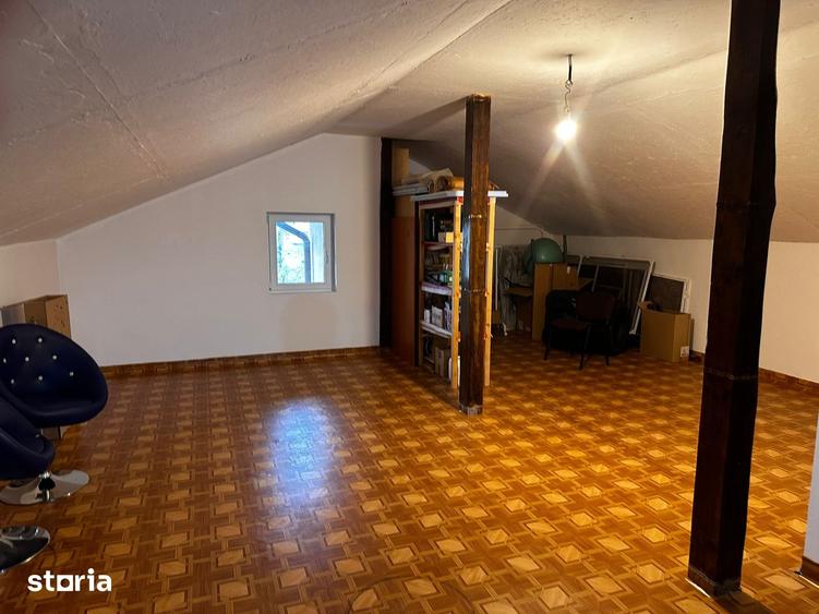 Casă cu 6 camere cu Teren 310 Mp în Apărătorii Patriei