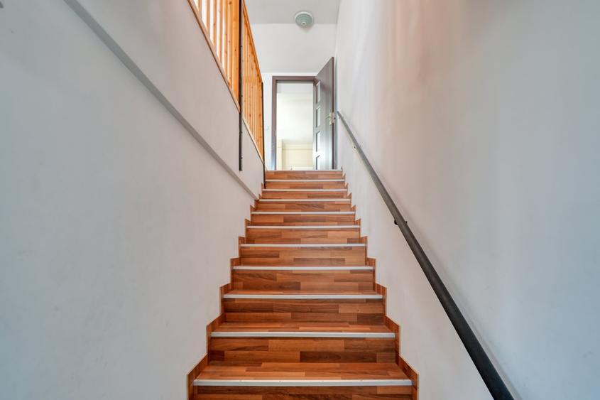 Apartament cu 4 camere decomandat, mobilat în Tractorul