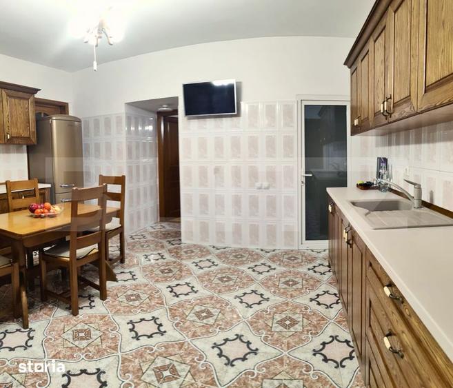 Casă cu 10 camere cu Teren 1178 Mp în Micro 6