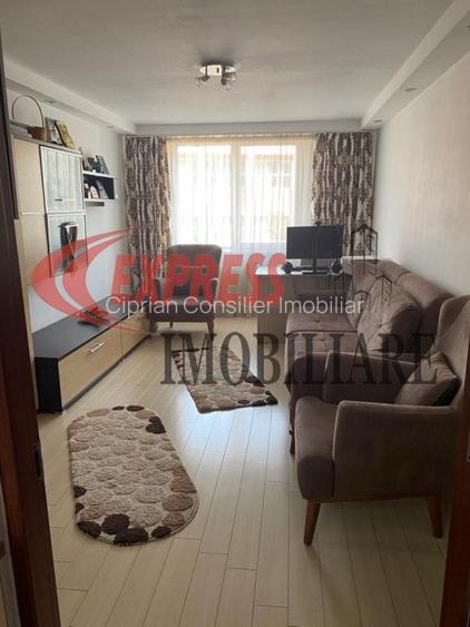 Apartament cu 3 camere semidecomandat în Fizicienilor