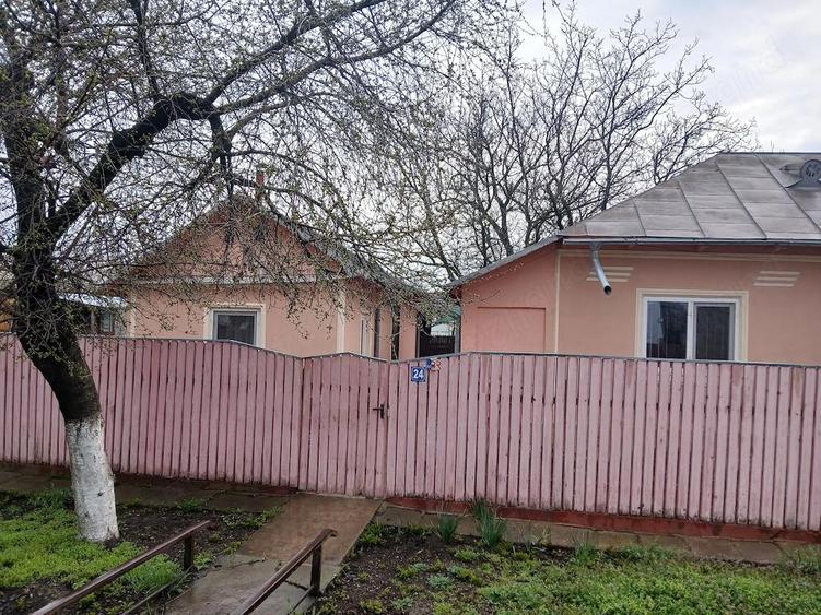 Vand sau schimb cu apartament cu 2 camere plus diferenta,casa in sat Albina comuna Tichilesti - 1