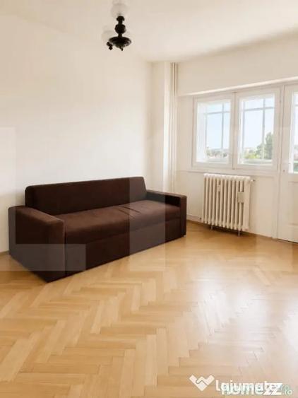 Apartament cu 3 camere decomandat în Sud