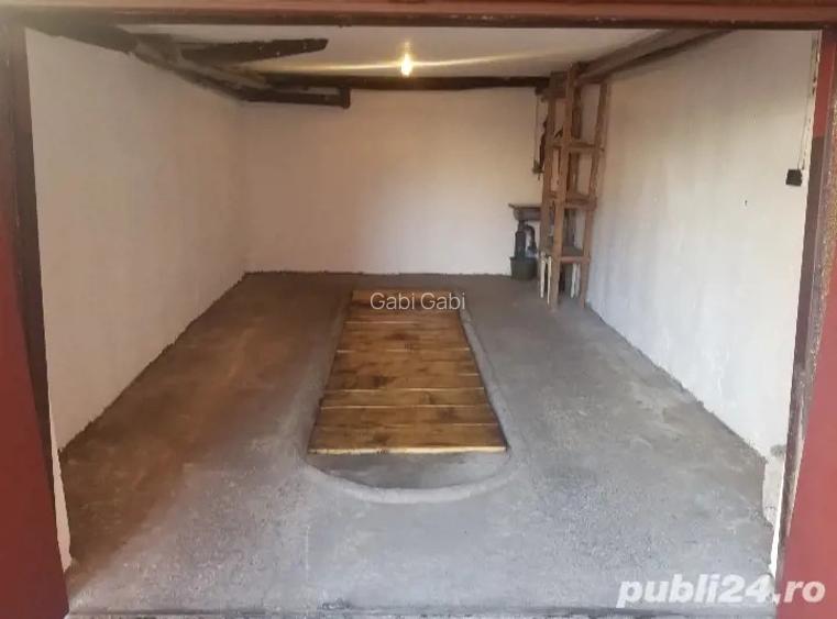 Garaj de inchiriat sub bloc.