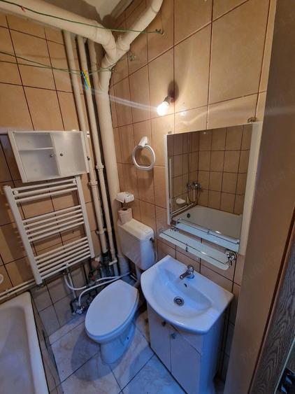Inchiriez apartament 3 camere - 6