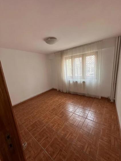 Apartament patru camere - parter - Școala nr. 9 - 2