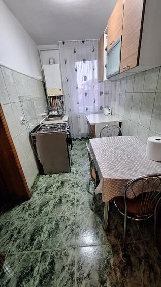 Vand apartament 2 camere, decomandat, zona Gârdu - 2