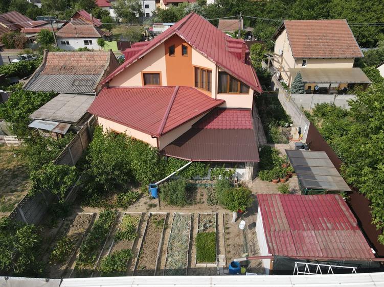 Casă Individuală cu 8 Camere și 4 Băi – de Vânzare în Ciarda Roșie - 375.000 Eur - 18