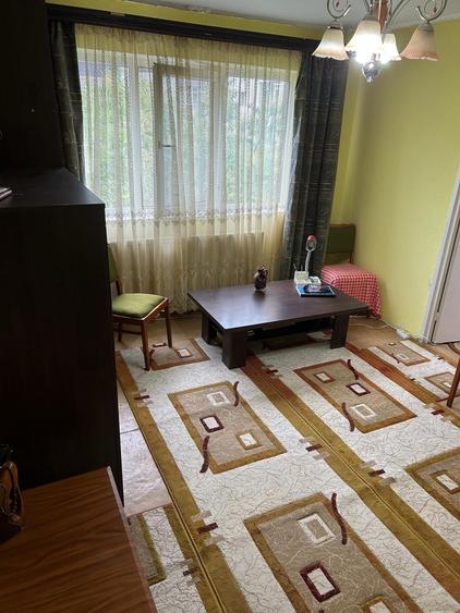 Apartament cu 2 camere nedecomandat,zona micro 11.Pret 35.000 euro. Detalii la tel. 0730745723 - 3
