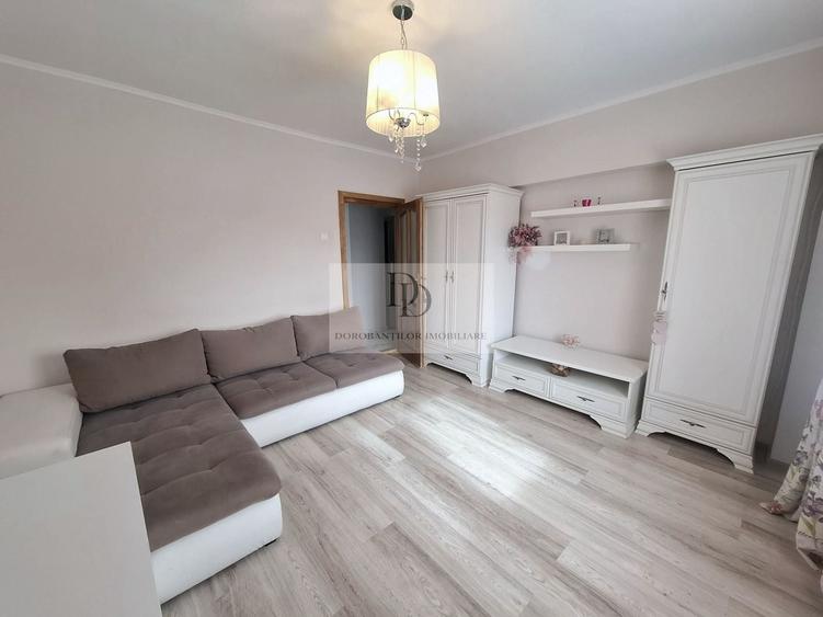 Apartament cu 3 camere decomandat, mobilat în Central