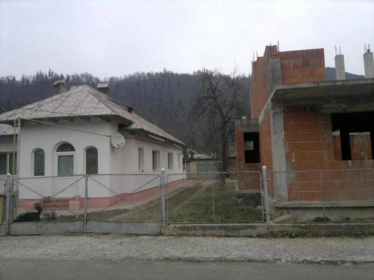 VANZARE Casa in constructie Bicaz - 1