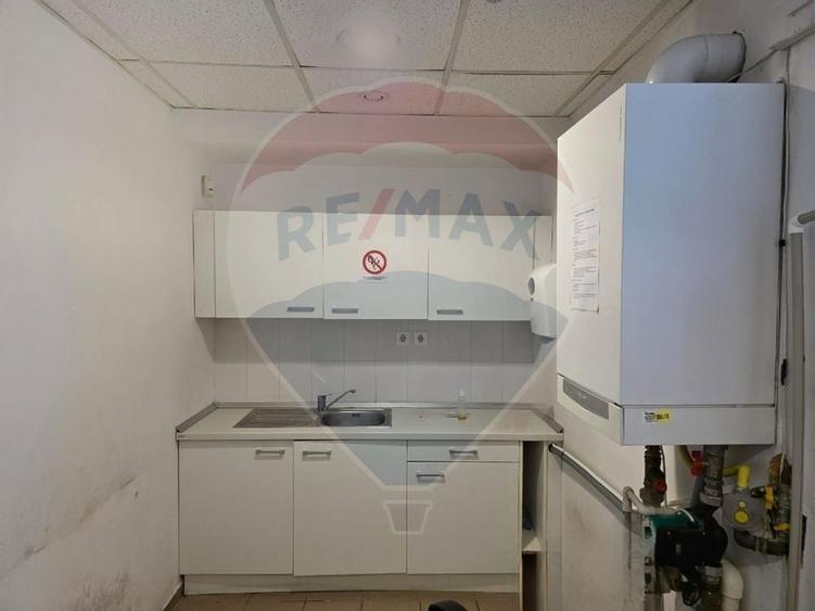 Spatiu comercial de inchiriat in zona centrala a mun Onesti - 3