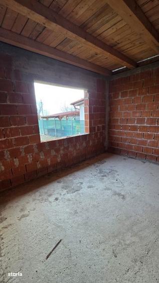 Casa la rosu de vanzare Vetis, str. Viorelelor - 7