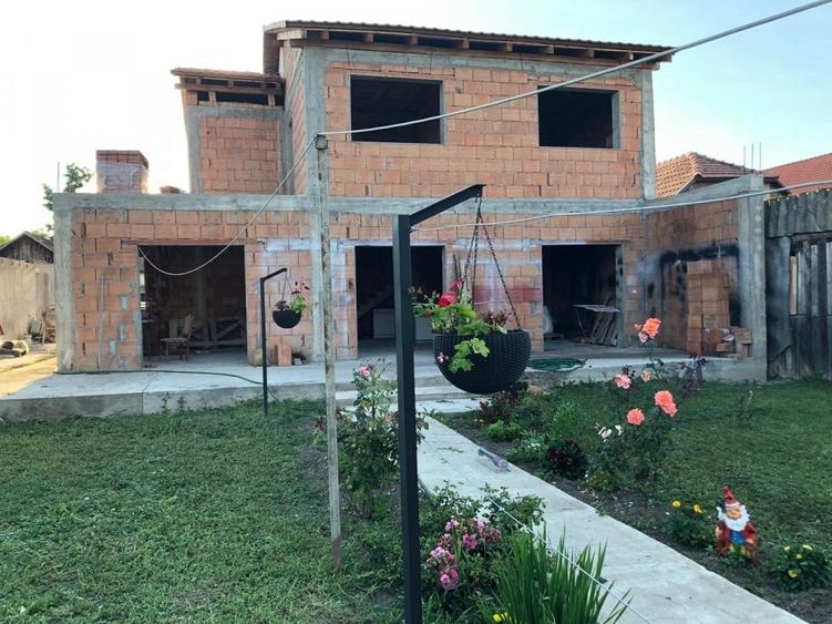 Braytim casa parter (3cam) + casa P+1E rosu (5cam) - teren 1942 mp - 9