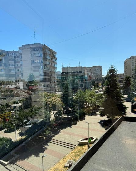 Inchiriez apartament 2 camere, central, Pite?ti strada I.C.Bratianu - 10