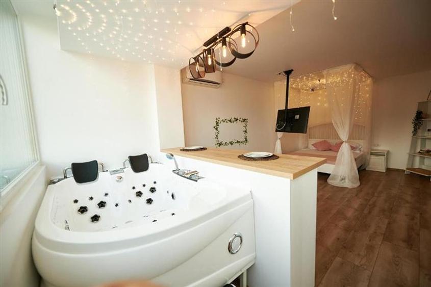 Garsoniera cu Jacuzzi, Priveliste Superba si Randament Investitional de Pana la - 13