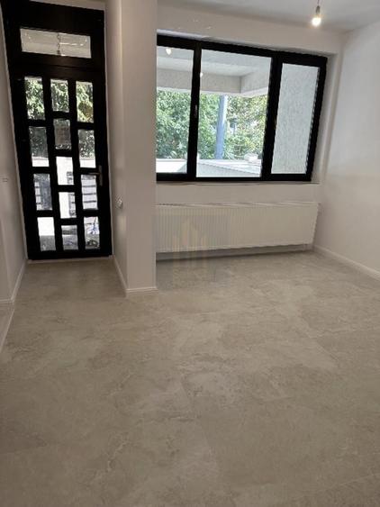 Apartament 5 camere triplex cu curte de vanzare *metrou Crangasi* - 3