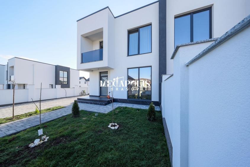 Duplex cu 4 camere cu Canalizare în Hărman