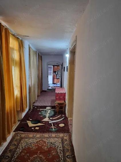 Casa cu curte. Canalizare si baie - 4