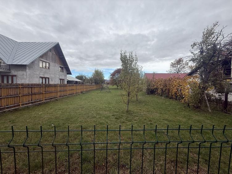 Teren intravilan împrejmuit 2331 mp la strada, toate utilitățile! - 2