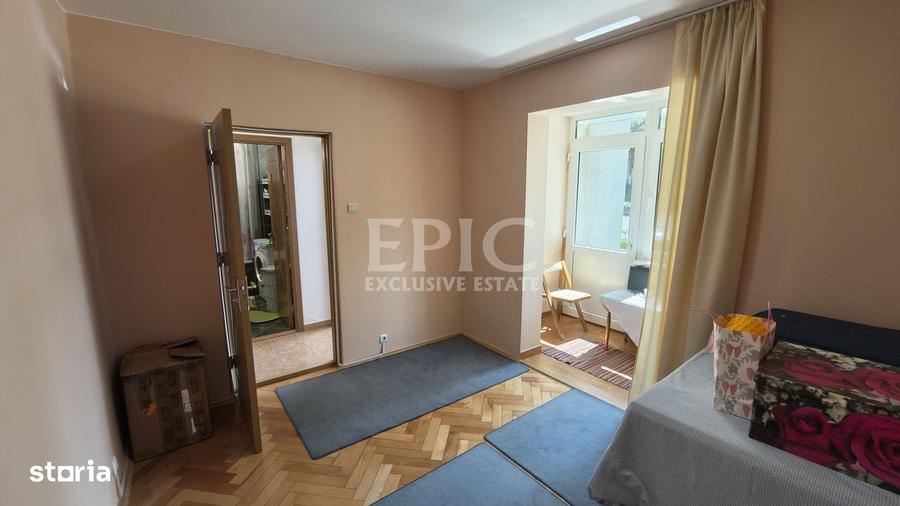 Apartament cu 3 camere decomandat în Pandurilor