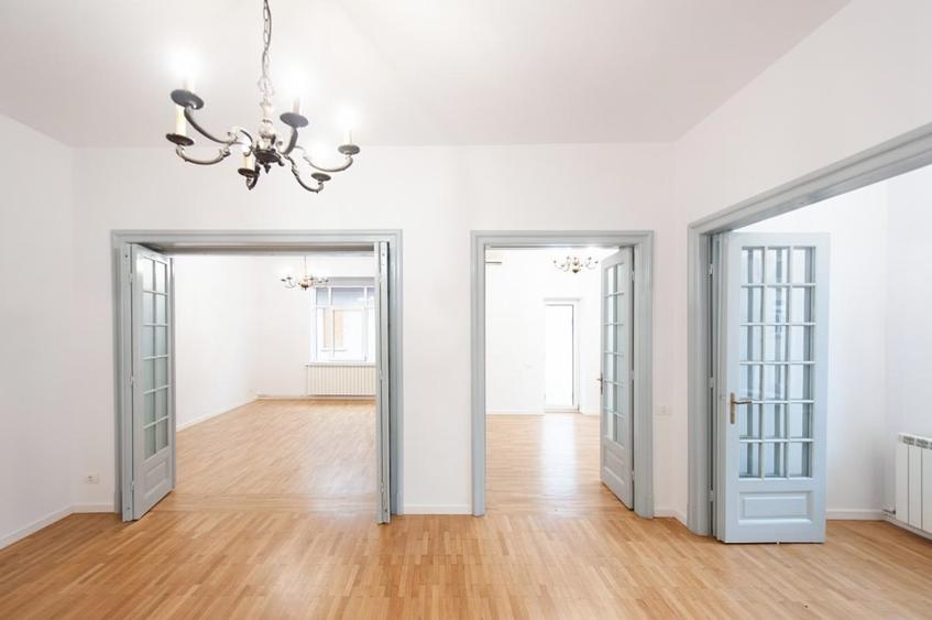 Apartament cu 4 camere decomandat în Kiseleff