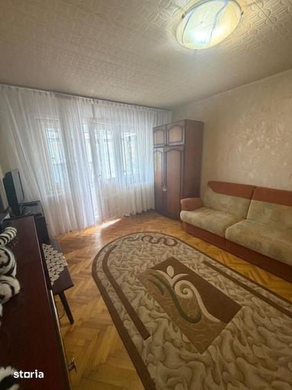 Apartament cu 3 camere semidecomandat în George Enescu