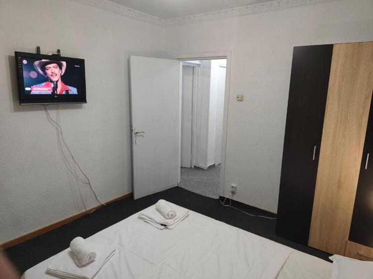 Piata Unirii,Inchiriere 3 camre ,la 500 de metri de metrou, etaj 1 - 4