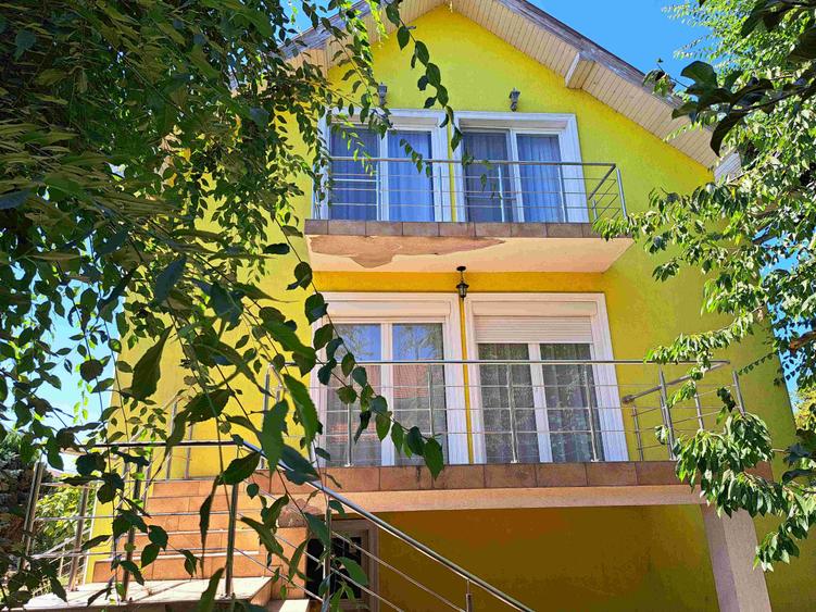 Casă individuală cu 4 camere cu Garaj în Unirii