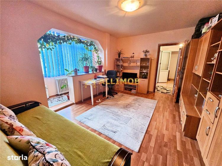 Apartament cu 2 camere semidecomandat, mobilat în Andrei Mureșanu