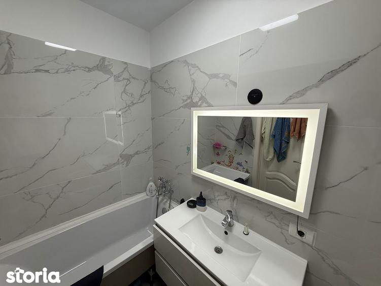 Apartament cu 3 camere decomandat, mobilat în Palazu Mare