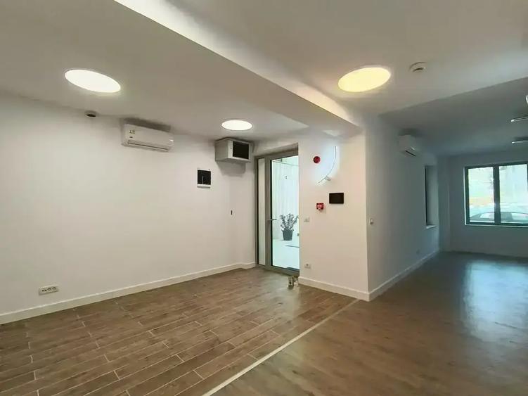 Apartament cu 4 camere semidecomandat în Armeneasca