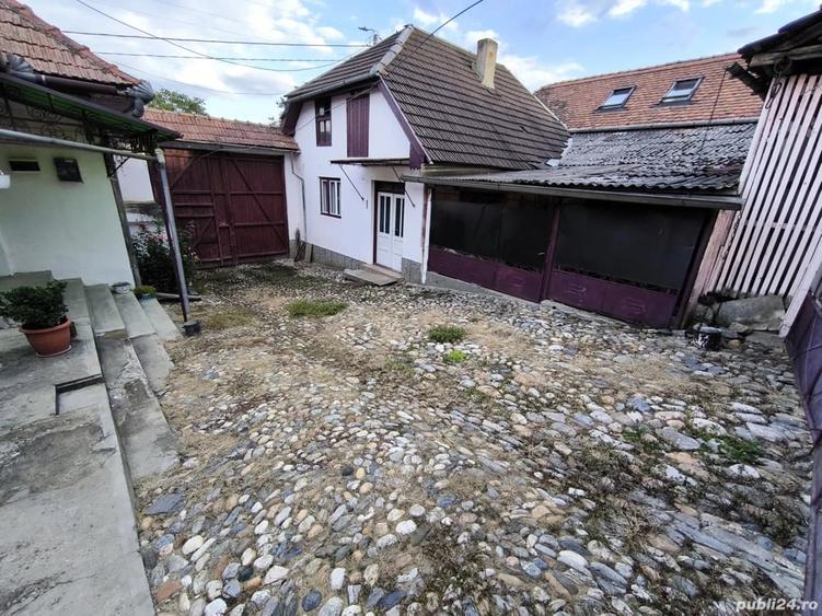 Casă cu 6 camere cu Teren 1846 Mp în Răhău
