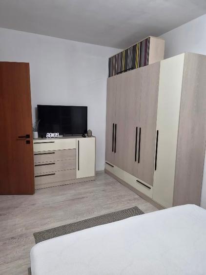 Apartament cu 2 camere semidecomandat, mobilat în Torontalului