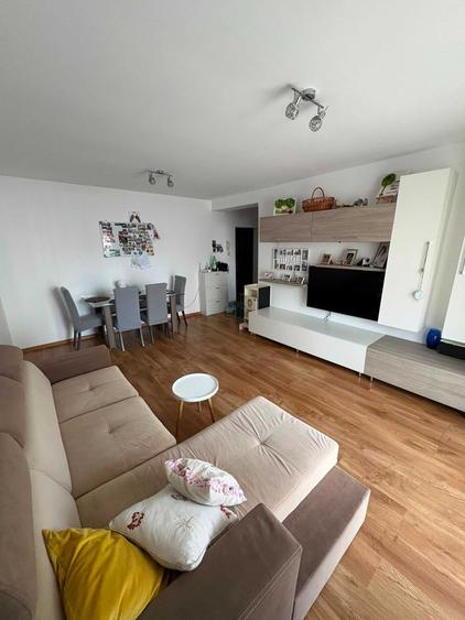 Apartament cu 3 camere decomandat în Sânpetru