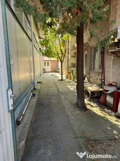 Casă cu 10 camere cu Teren 675 Mp în Dobroești